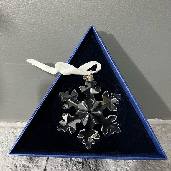 Swarovski Crystal Snowflake Ornament 2016 - Picture 2 of 3